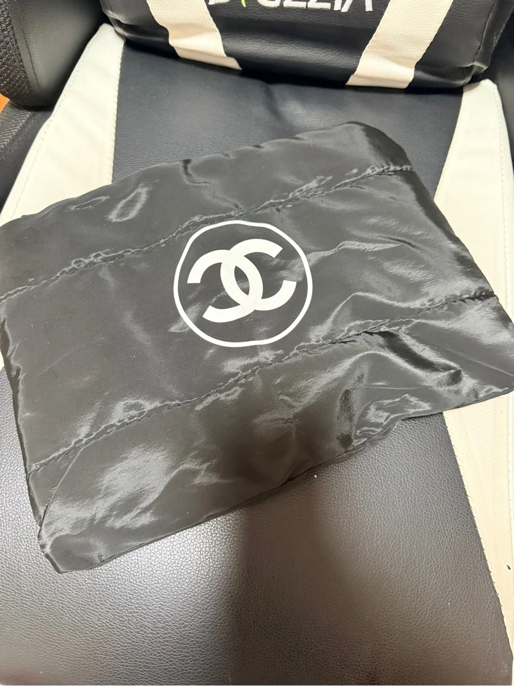 Black Quilted Nylon Pouch - Classic Logo Zip
